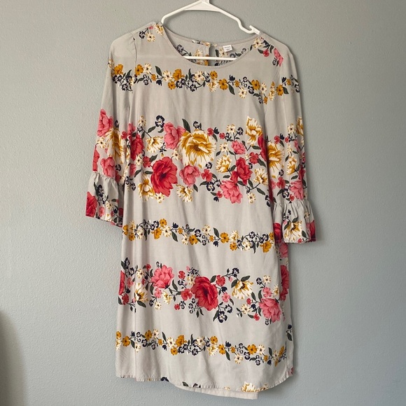 Old Navy Dresses & Skirts - Old Navy Floral Long Sleeve Dress in Gray and Red